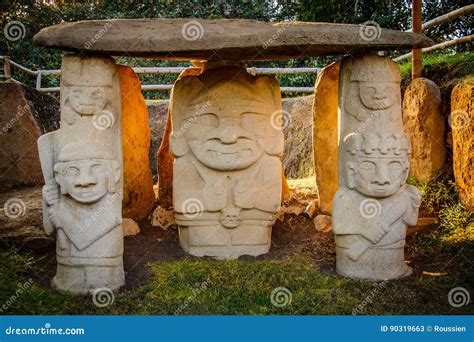 Las Estatuas Antiguas En San Agustín Colombia Imagen De Archivo