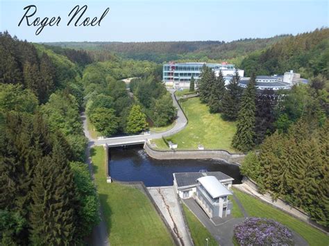 Le barrage au confluent de la vesdre et du getzbach, le lac de barrage approvisionne eupen, le pays de herve. Le barrage d'Eupen (Wesertalsperre); vue vers l'aval (B ...