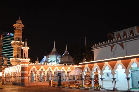 Lrt station masjid jamek 1, kuala lumpur 50100, malásia. Jamek Mosque - Mosque in Kuala Lumpur - Thousand Wonders