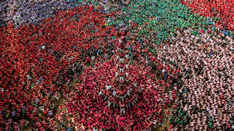 15 Truly Unbelievable Photos Of People Forming Colorful Human Towers