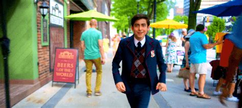 Üvey babalarının ölümünün ardındaki gizemi çözmek için birlikte çalışır. 5 razones para ver 'The Umbrella Academy' - 35 Milímetros