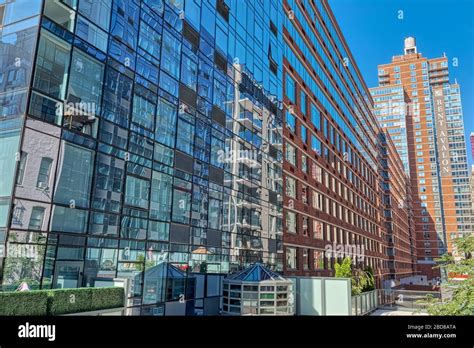 The High Line A Elevated Linear Park In New York Stock Photo Alamy