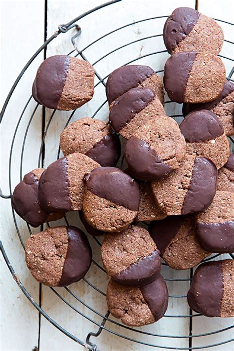 Schokoladenkekse Mit Nüssen Und Schoko Guss Madame Cuisine Rezept Chocolate Chip Cookies