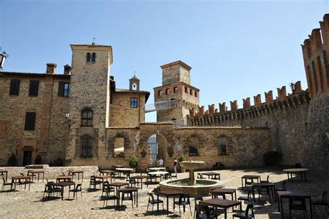 Non abbiamo bisogno di alleanze né con parma né con altri. Castelli di Parma e Piacenza: visita al borgo fortificato ...
