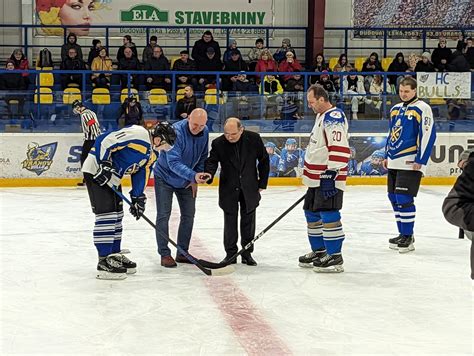 Hokejový turnaj kňazov a rehoľníkov pomáhal Arcidiecézna charita Košice