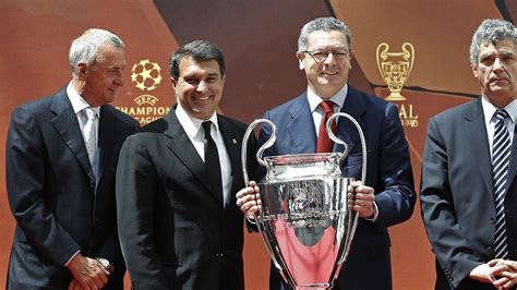 A series of missed chances proved costly as linfield lost. In Madrid: Trophäen-Übergabe an stolzen Gastgeber | UEFA ...