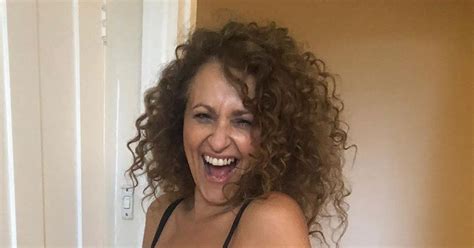 Nadia Sawalha Recreates Gwyneth Paltrows Naked Pic By Stripping Off In