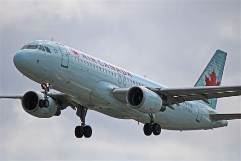 C Fgkh Air Canada Airbus A320 200 Started With Azzurra Air