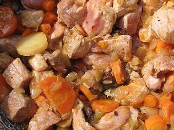 I baked these on a baking sheet with natural parchment paper to avoid sticking and stored them in a glass jar in the fridge. chicken and veggies | Healthy dog food recipes, Dog food ...