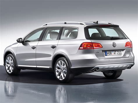 The most accurate 2012 volkswagen passats mpg estimates based on real world results of 21.6 million miles driven in 640 volkswagen passats. VOLKSWAGEN Passat Alltrack specs & photos - 2012, 2013 ...