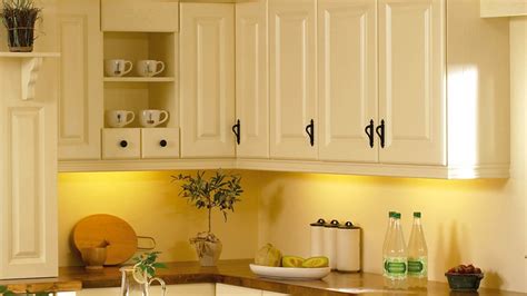 Having almost finished installing my kitchen cabinets, i have started to think about the fixing of the pelmet/cornice. Accessories and Extras to match new kitchen cabinet doors - HOMESTYLE