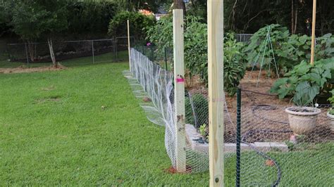 EASIER WAY TO MAKE CHICKEN WIRE FENCE VLOG It S So Dang Hot YouTube