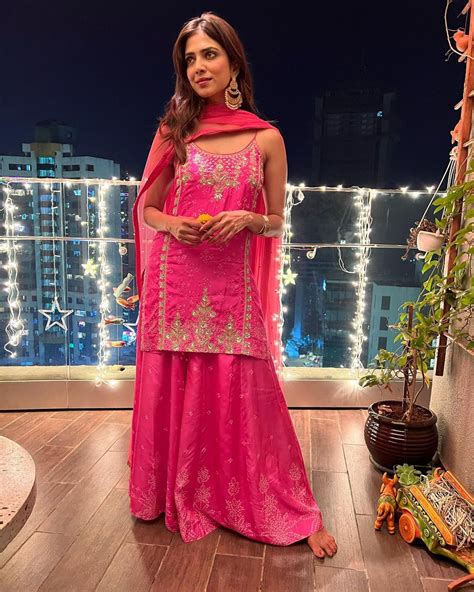 Glamour Actress Malavika Mohanan Diwali Stills In Pink Outfit Goes