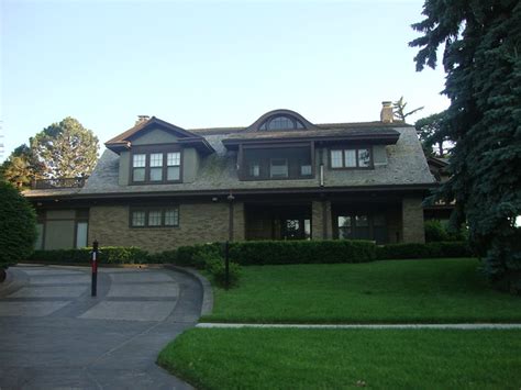 People like to say warren buffett lives in a modest size house. Front view of Warren Buffett's home in Omaha | Flickr ...