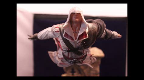 Ezio Leap Of Faith Statue Unboxing Ubisoft Collectibles Youtube