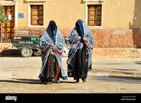 Siwa Egypt Women Hi Res Stock Photography And Images Alamy