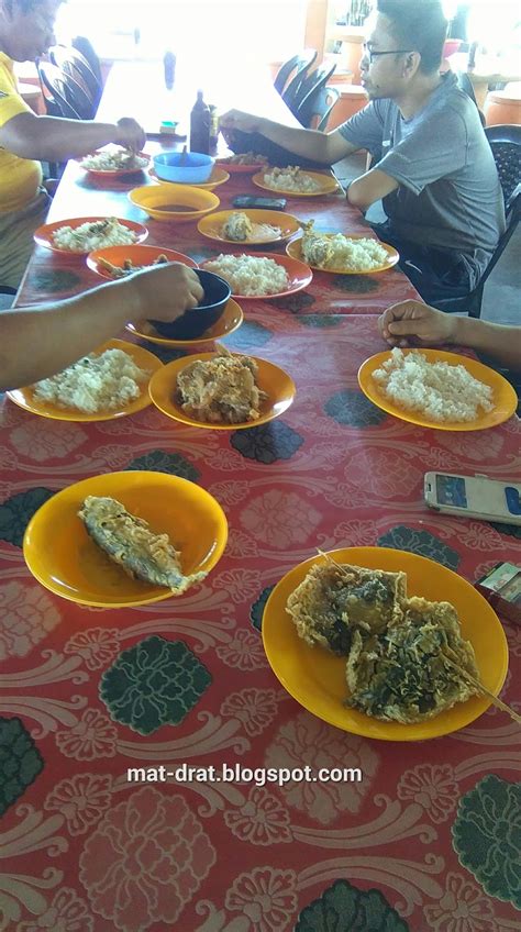 Lepas tu x boleh duduk lama sebab nak bagi ruang kepada. MAT DRAT: Ikan Celup Tepung Kuala Terengganu - Trip Ke ...