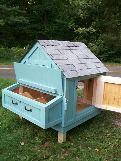For ventilation and natural lighting, the gaps on the upper half of one of the walls were not filled in. Simple And Easy Backyard Chicken Coop Plans (5) | Backyard ...