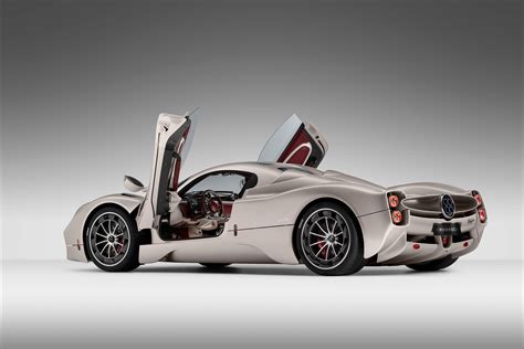 World premiere of the new Pagani Utopia
