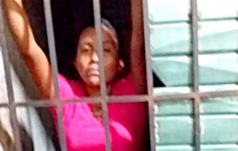 Mujer Y Su Hija De 3 Son Encarceladas Supuestamente Tras Defenderse De