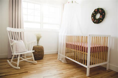Selecting the best cheap crib mattress for your baby requires both accurate information and diligent shopping. How to Choose a Crib Mattress for Your Nursery