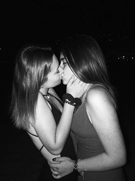 Love Is In The Air Cute Lesbian Couples Lesbian Girls Lesbians Kissing