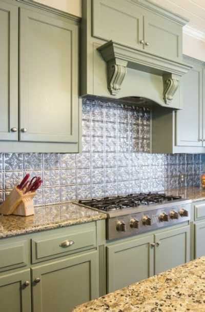 Faux tin backsplash tiles,how to install tin backsplash white glass tile backsplash. 23 Tin Backsplash Design Ideas for Your Kitchen ...