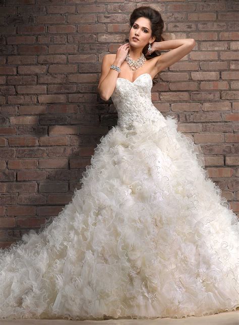 20 Inspired Winter Bridal Luxury Wedding Dresses Magment