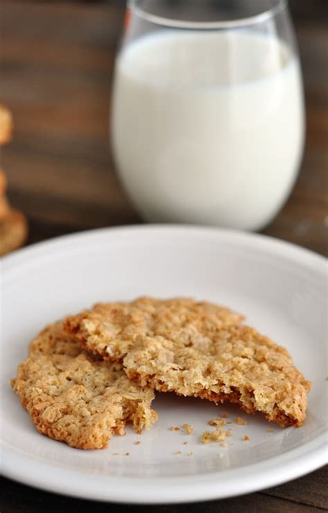 Thin And Crispy Oatmeal Cookies