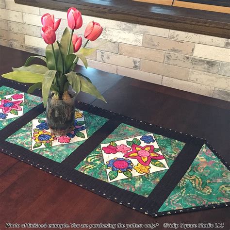 Appliqué Bouquet Quilted Table Runner Pattern 546 Tulip Square