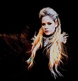 Avril Lavigne : le clip de "We Are Warriors" ! - News - RockUrLife ...