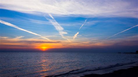 Download Wallpaper 1280x720 Sunset Horizon Sun Sea Clouds Waves Hd