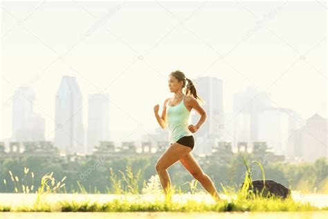 달리는 여자 — 스톡 사진 © Maridav 22312013