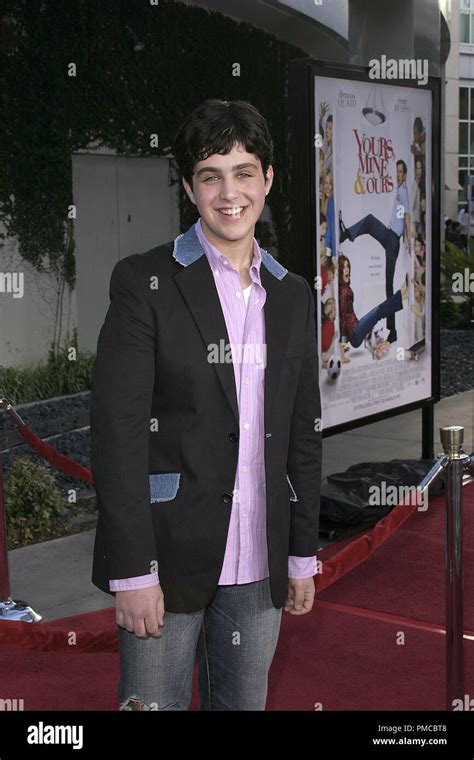 yours mine and ours premiere josh peck 11 20 2005 cinerama dome hollywood ca