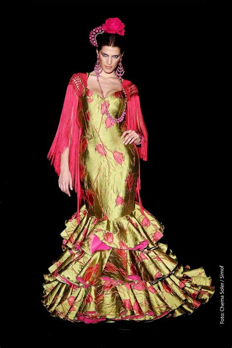 Trajes De Flamenca En Sevilla Flamenco Dress Flamenco Costume