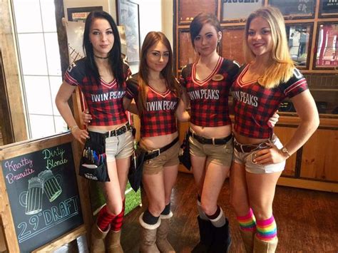 Twin Peaks Restaurant Peak And Peak Friday Outfit Cheer Skirts Amanda Twins Victoria