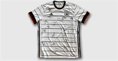 Trainingspullover »dfb seasonal special em 2021«. EM-Kracher! Das ganze DFB-Team signiert ein Original EM-Trikot