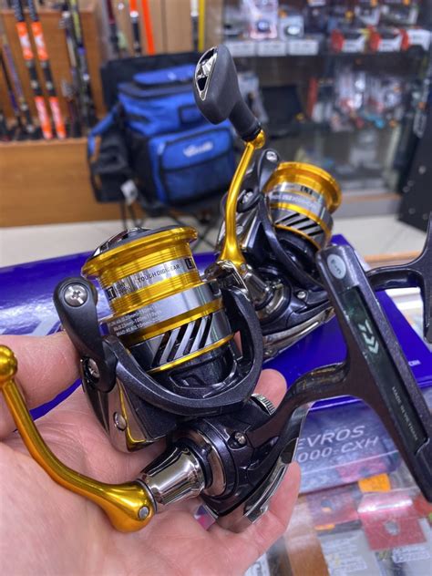 CARRETE DAIWA REVROS LT 2500 XH SPINNING LIGERO DARTIG CALAMAR