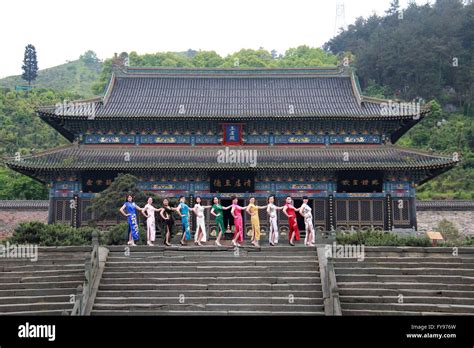 Shiyan Chinas Hubei Province 23rd Apr 2016 Cheongsam Lovers Stock