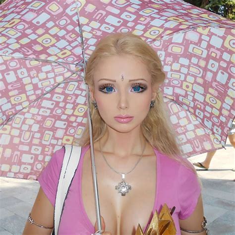Real Life Barbie Valeria Lukyanova Sch N Oder Schaurig Intouch