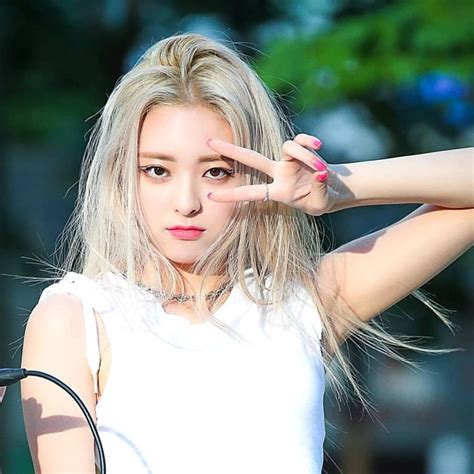 Instagram 上的 Itzy Yuna 있지 유나： 190831 Music Core Fan Meeting © Logo