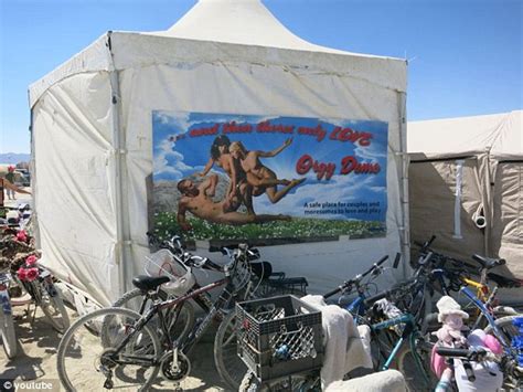 Odwiedzający Burning Man S Orgy Dome Dzielą Się Tym Jak Naprawdę