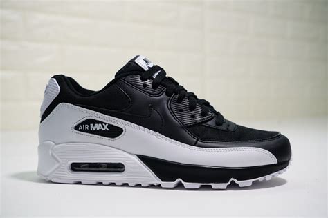 Mens Black White Nike Air Max 90 Essential 537384 082