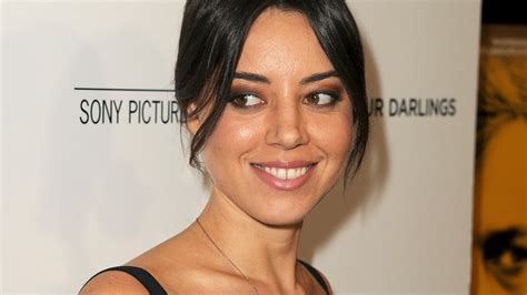 Parks And Rec Star Aubrey Plaza Approached Her Hero In A Brilliantly