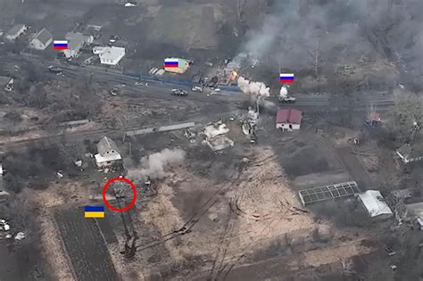 Ukrainian Tank Ambushes Russian Armored Column Near Kyiv Video