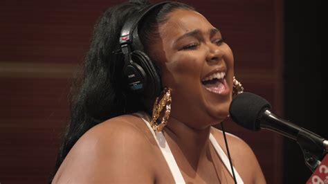 Lizzo Poses Nude To Tease New Track Video Sam Sylk