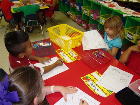 Mrs Beardens 2nd Grade Class Color Day Fun