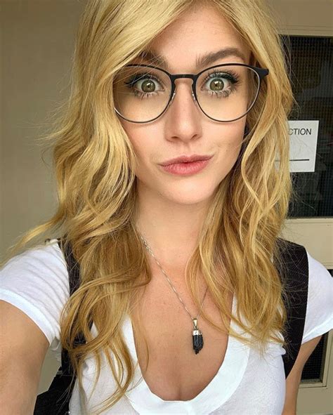 katherine mcnamara beautiful eyes gorgeous nerdy girl girls with glasses foto pose auburn