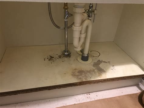 「洗面化粧台」水漏れと腐食部分のメンテナンス 洗面台やトイレ・給湯器・エアコンなどの交換なら便利屋handyman