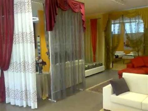 Nella camera da letto è molto importante installare dei tendaggi moderni che rendano l'ambiente caldo ed accogliente e che oscurino la luce durante il riposo. negozio tende per interni: cucina soggiorno camera da ...